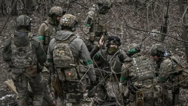 বাখমুতে ইউক্রেনীয় বাহিনীর একটি ইউনিট।