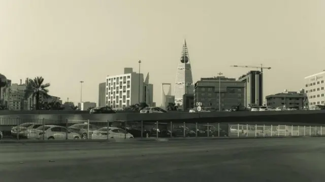 மெக்காவில் முஸ்லிம்களின் புனித இடத்தை ஆயுதக் குழுவினர் கைப்பற்றிய போது நடந்தது என்ன?