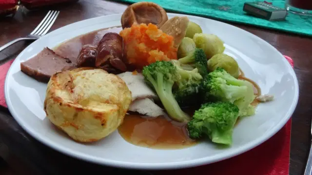 Индейка и овощи на тарелке