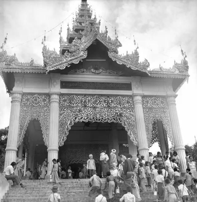 သားသမီးတွေကို မြန်မာပြည်မှာ ကြီးပြင်းစေလိုလို့ ပြန်လာခဲ့