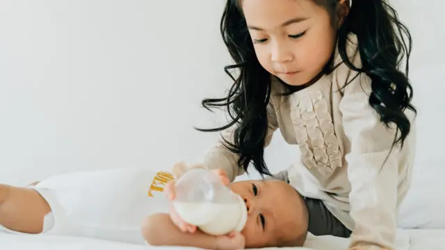 Ilustrasi kakak-adik