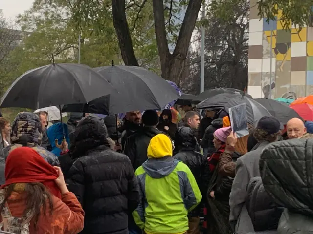 Rasprava i koškanje ispred Fakulteta dramskih umetnosti u Beogradu 22. novembra 2024.