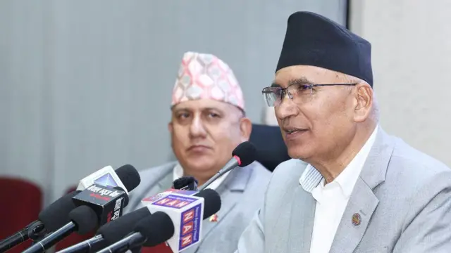 बजेटको मध्यावधी मूल्याङ्कन सार्वजनिक गर्ने क्रममा अर्थमन्त्री विष्णु पौडेल