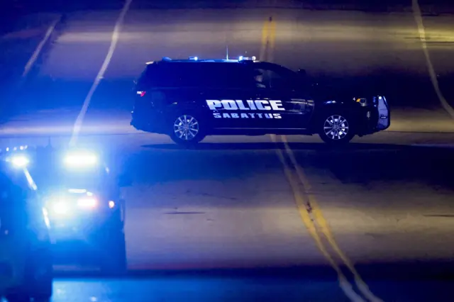 လက်ရှိမှာတော့ ‌သေနတ်သမားကို ရဲတပ်ဖွဲ့က ပိုက်စိပ်တိုက်ရှာဖွေနေ 