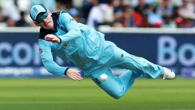 ضروری تھا کہ انگلینڈ یہ 'جینٹلمین گیم' کی اپروچ سے نکل کر چھکوں چوکوں والی ماڈرن کرکٹ میں داخل ہوتی۔