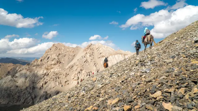 Чатыр-Көлдү кыркалай турган тоолор