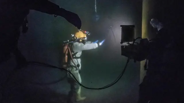 الغواص الذي نجا من الموت بعد نفاد الأكسجين في قاع المحيط