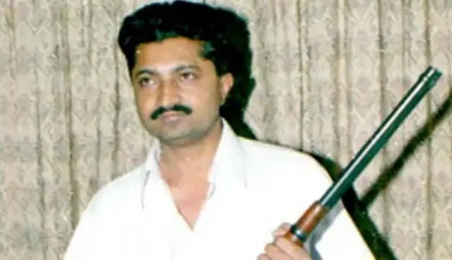 અનિરુદ્ધસિંહ જાડેજા સરન્ડર, રાજદીપસિંહ જાડેજા ફરાર, પોપટભાઈ સોરઠિયા મર્ડર કેસ, અમિત ખૂંટ આત્મહત્યા કેસ શું છે, અનિરુદ્ધસિંહ અને જયરાજસિંહ વચ્ચે શા માટે વેર છે, ગુજરાત હાઇકોર્ટ, સુપ્રીમ કોર્ટ, મહિપતસિંહ જાડેજા, બીબીસી ગુજરાતી, 