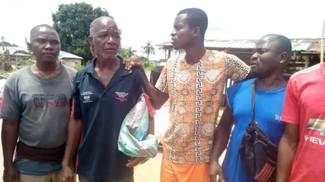 Ndị ezinaụlọ ha so n'ụgbọmmiri kpuru ekpu