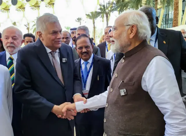 विक्रम रानिलसिंघे के साथ पीएम मोदी