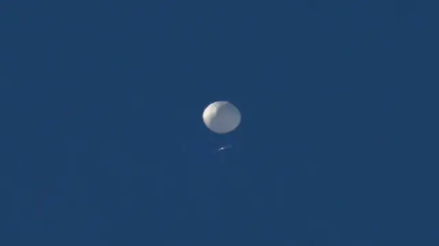 Un globo espía chino sobrevuela Charlotte, Estados Unidos, el 4 de febrero de 2023.