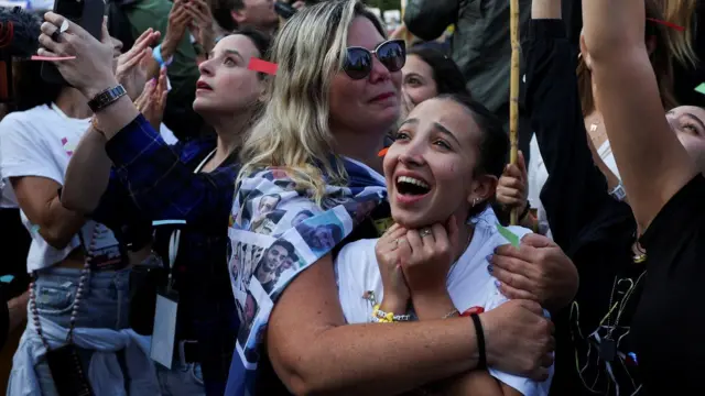 Radost okupljenih na Trgu talaca u Tel Avivu