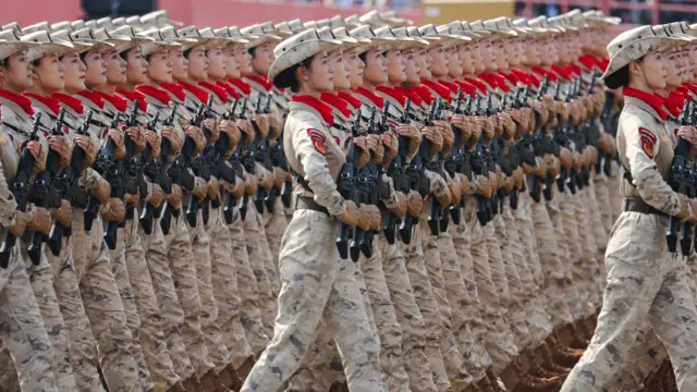 Жене у војничкој униформи