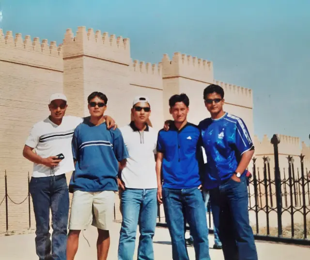 बेबिलोन पार्कमा नेपाली टोली