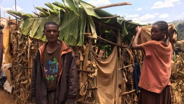 አብዛኞቹ በመጠለያው ውስጥ ያሉ ቤቶች በቅጠል የተሸፈኑ ናቸው