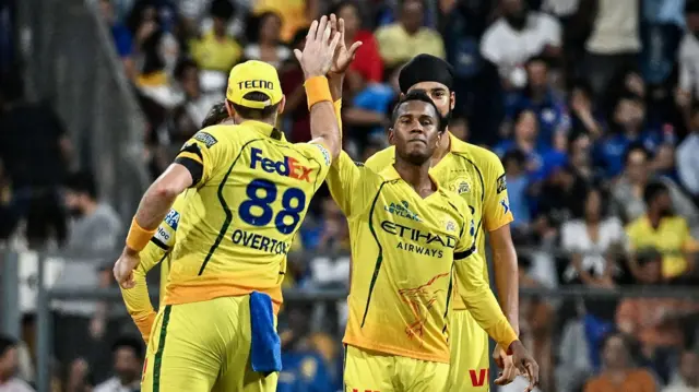 சிறப்பாக செயல்பட்டாலும் அகீல் ஹொசைன் மொத்தம் 8 போட்டிகளிலேயே களமிறக்கப்பட்டார்