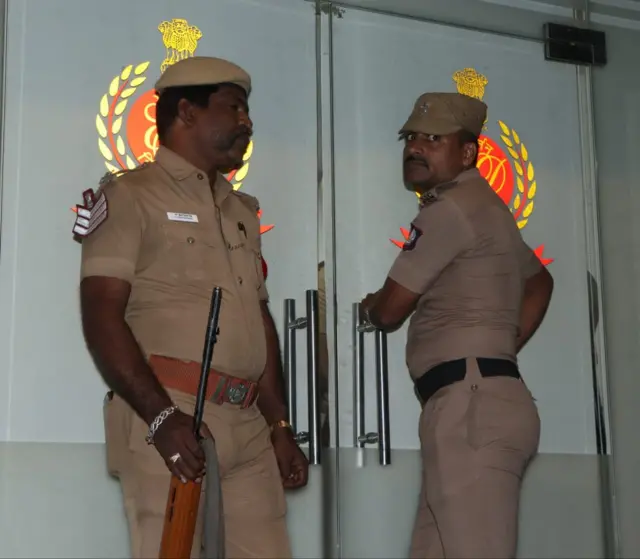 அமலாக்கத்துறை அதிகாரி ஒருவரை லஞ்ச ஒழிப்புத் துறை போலீசார் கைது செய்தனர்