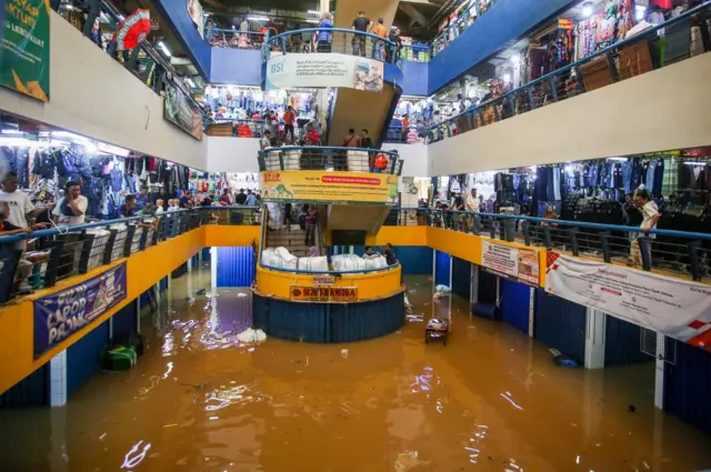 pasar cipulir, bekasi banjir, tangsel banjir, jakarta banjir