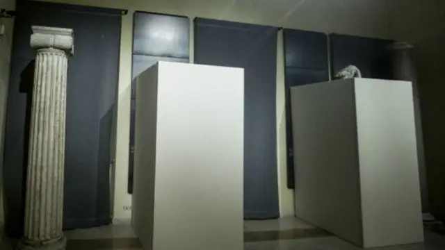 پوشاندن مجسمه‌ها در زمان سفر روحانی
