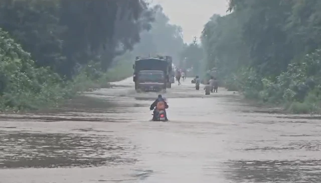 ભારે વરસાદના કારણે સમગ્ર દક્ષિણ ગુજરાતમાં ઘણા રસ્તાઓ અવરજવર માટે બંધ થઈ ગયા છે