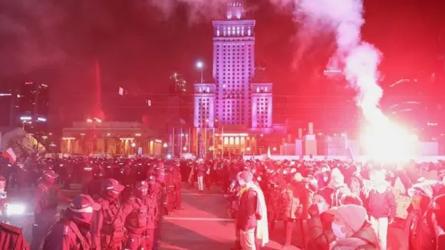 Protestolar dondurucu soğuğa ve koronavirüs önlemlerine rağmen devam ediyor