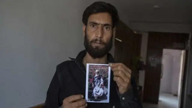 शोएब मीर के पिता लापता हो गए हैं