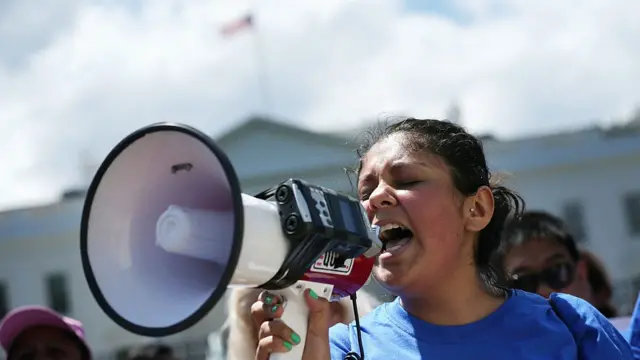Dreamer Deyanira Aldana protesta en Washington DC.