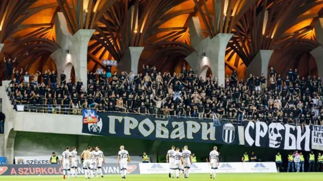 در ماه اوت ۲۰۱۷، جشن بازیکنان و هواداران تیم پارتیزان بلگراد پس از پیروزی مقابل تیم ویدئوتون مجارستان در پانچو آرهنا