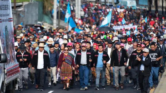 Indígenas protestando