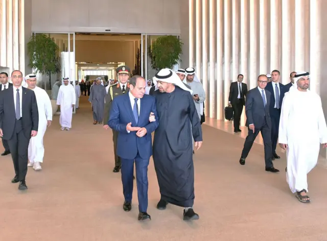 الرئيسان المصري والإمارتي أثناء زيارة السيسي لأبوظبي