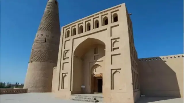 સિલ્ક રોડ પર સ્થિત અમીન મિનાર અને મસ્જિદ