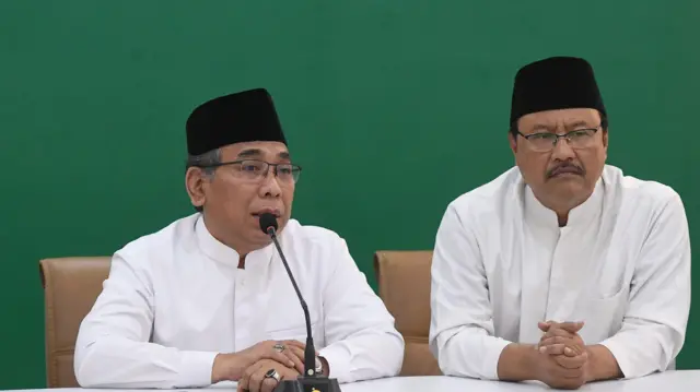 Ketua Umum Pengurus Besar Nahdlatul Ulama (PBNU) Yahya Cholil Staquf didampingi Sekjen PBNU Saifullah Yusuf