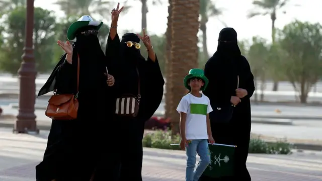 Sharciga Sucuudiga ayaa amarro badan dul dhigay dumarka Msulimiinta ah