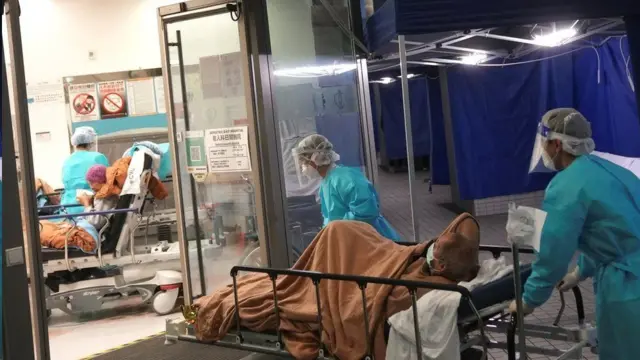 전문가들은 홍콩의 의료 체계가 붕괴 직전이라고 말한다