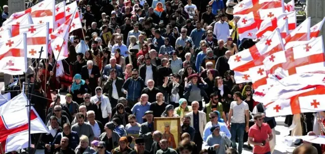 В акции в поддержку семейных ценностей приняли участие тысячи жителей Тбилиси