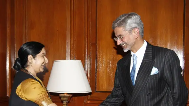 वर्तमान विदेश मंत्री सुब्रह्मण्यम जयशंकर के साथ सुषमा स्वराज