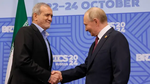 مسعود پزشکیان رئیس جمهور ایران با پوتین در اجلاس بریکس در کازان دیدار کرد