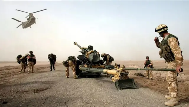 மார்ச் 2003: தெற்கு இராக்கில் பிரிட்டிஷ் படைகள்