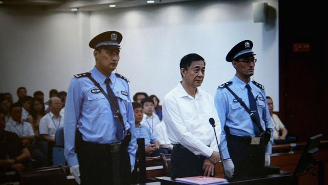 Bạc Hy Lai ra tòa năm 2013