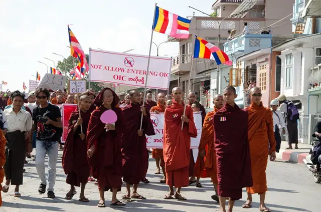 နိုင်ငံရေးပြန်အဖွင့် မန္တလေးမှာ မဘသလှုပ်ရှားမှု ပြင်းထန်လာ