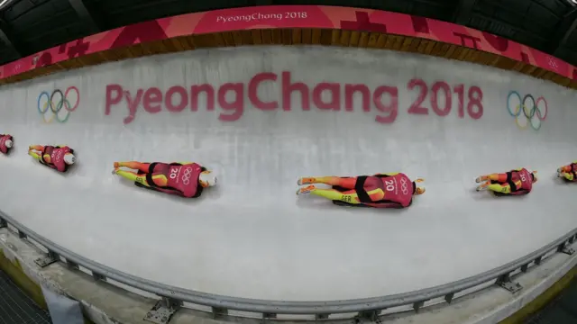 최고 속도 130km대에 달하는 스켈레톤은 고개를 최대한 숙여 공기 저항을 줄여야 한다