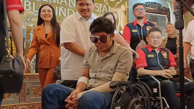 Agus Salim usai bertemu Menteri Sosial Saifullah Yusuf di Kementerian Sosial membahas kisruh donasinya, di gedung Kementerian Sosial, di Salemba, Jakarta Pusat, pada 4 Desember 2024.