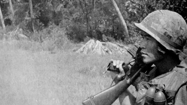 "ကျွန်တော်တို့ကို သတ်တော့မလို ပုံစံမျိုးနဲ့ ကြည့်နေကြတော့ သေနတ်နဲ့ချိန်ပြီးတော့ပဲ ဖယ်ရှား ထွက်ခွာလာခဲ့ရပါတယ်" (ရူဂျင်ဆောင်)