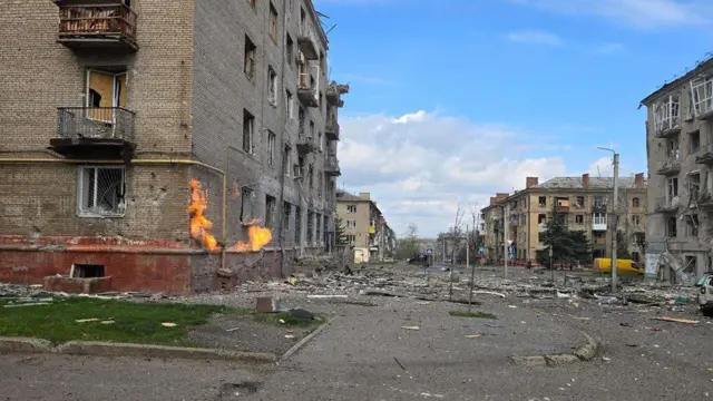 Розбиті будинки після авіаудару