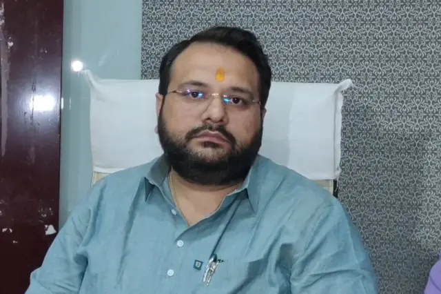 કતાર, ભારતીય યુવાન, વડોદરા, મહિન્દ્રા, ગુજરાત, બીબીસી ગુજરાતી