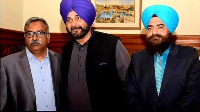गोपाल सिंग चावला (उजवीकडून)
