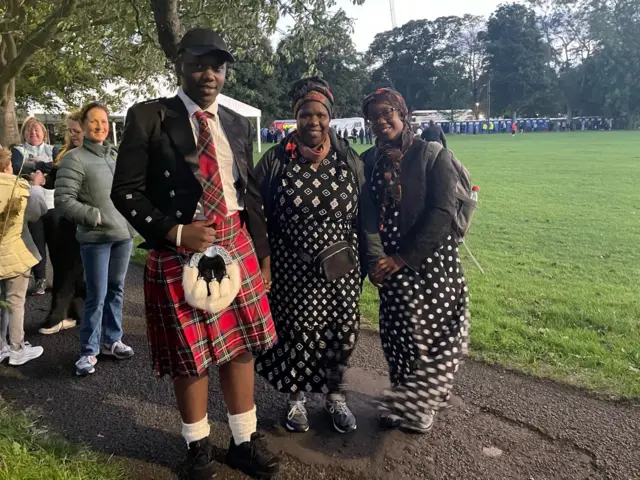 Daniel, Elizabeth et Angel Mbulaiteye