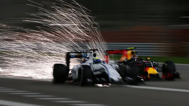 Dos autos de F1 compitidiendo