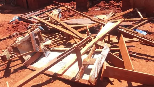 Bimwe mu bisigazwa by'isoko ry'impunzi z'Abarundi zo mu nkambi ya Nduta