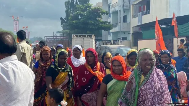 सभेसाठी आलेल्या महिला